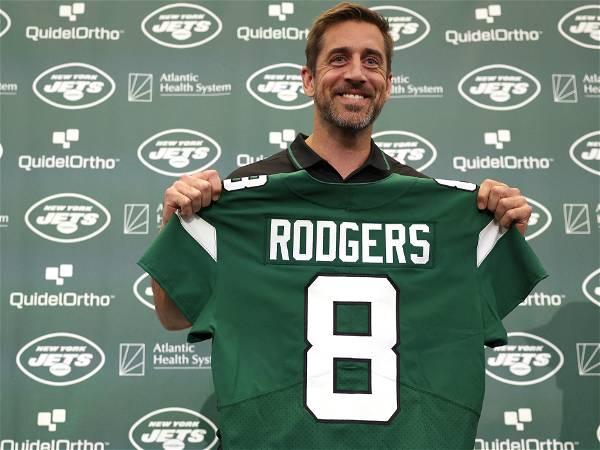 Aaron Rodgers leaves New York Jets debut with ankle injury