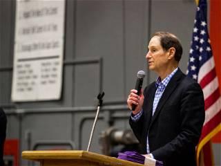 Wyden urges FTC to safeguard abortion clinic visitors’ location data