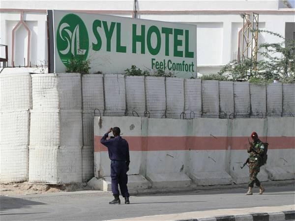 3 Soldiers, 5 Militants Killed in Al-Shabab Attack on Mogadishu Hotel