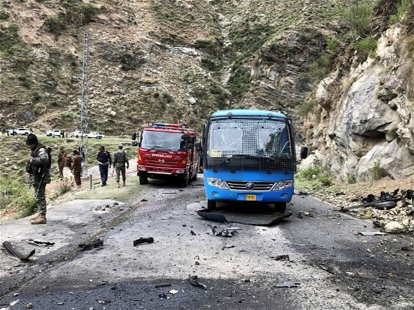 Pakistani police say 5 Chinese nationals and their local driver were killed in a suicide attack