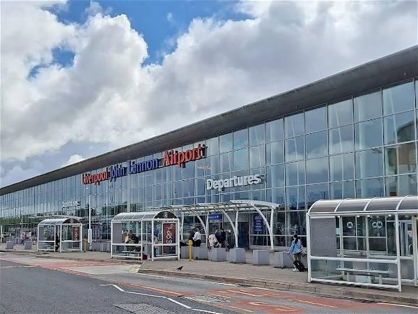 Flight delays warning after power failure at Liverpool airport