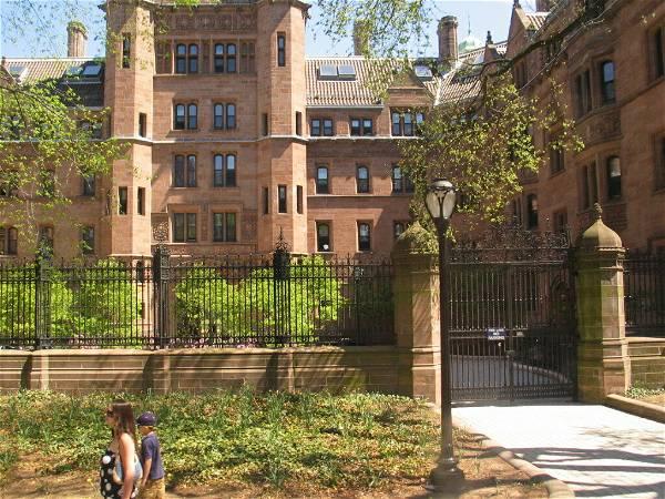 Gaza war: Jewish Yale student stabbed in eye during anti-Israel protest on campus