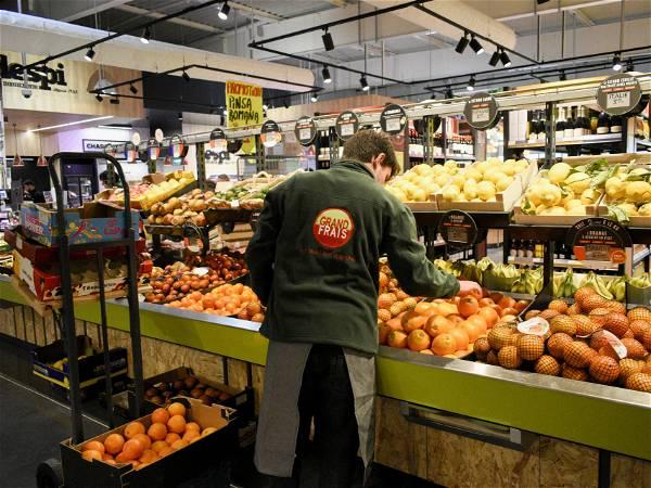 French Economy Beats Growth Forecast, Inflation Eases