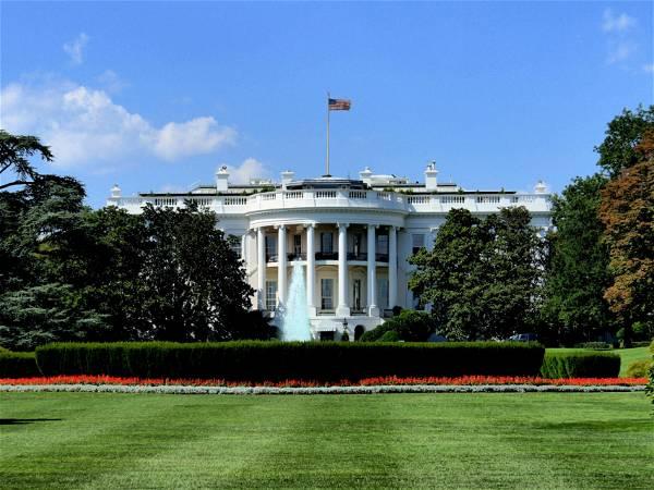 Secret Service: ‘No threat to White House’ after deadly crash into complex barrier